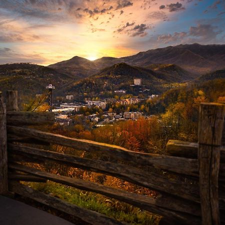 Majestic View Lodge, Amazing Views, Hot Tub, 1089 Free Tickets Each Paid Day, Dollywood And More Gatlinburg Exterior foto