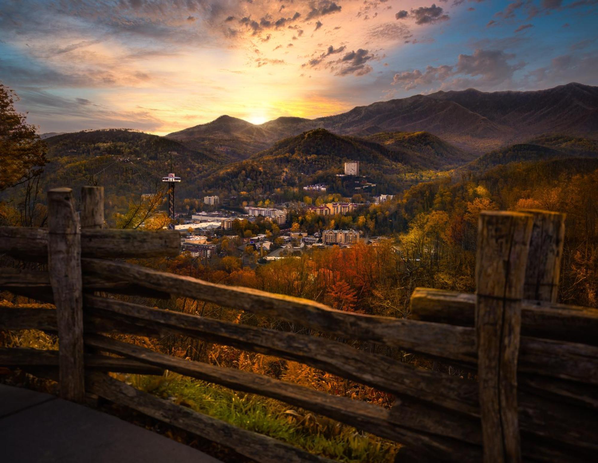 Majestic View Lodge, Amazing Views, Hot Tub, 1089 Free Tickets Each Paid Day, Dollywood And More Gatlinburg Exterior foto